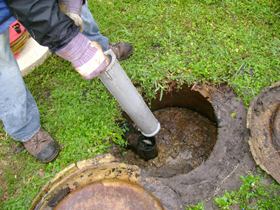 Filter cleaning at time of pump
